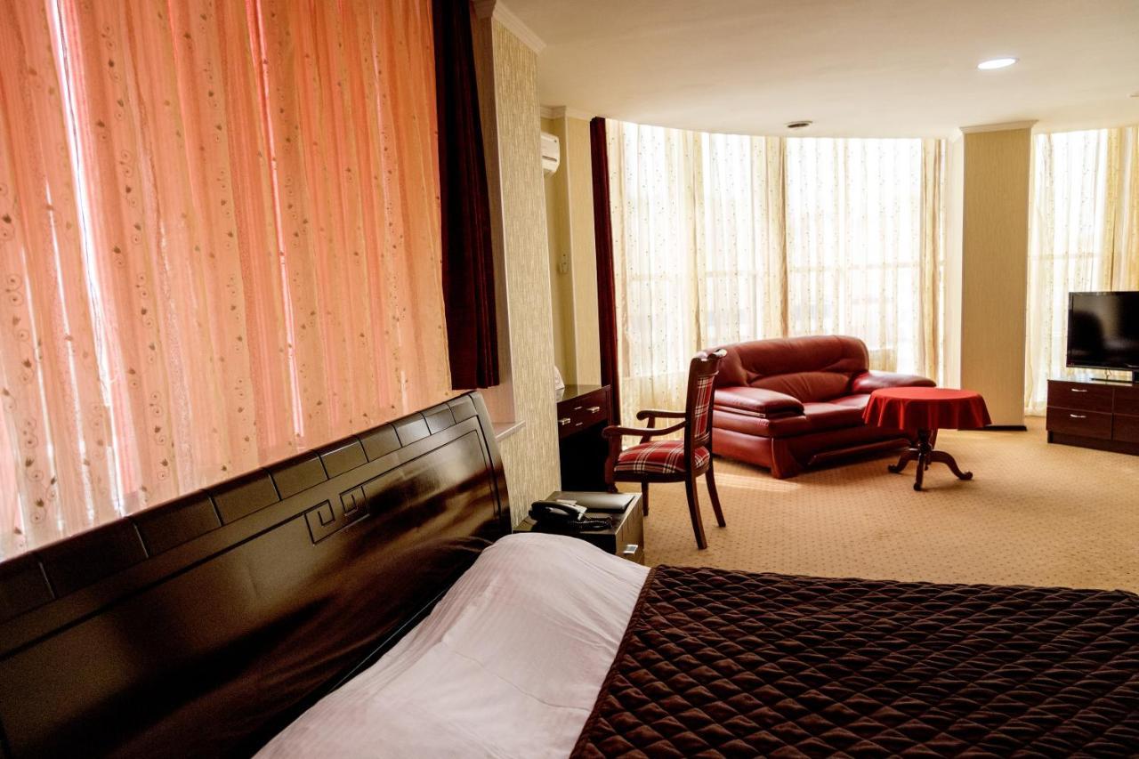 Golden Palace Aktau  Extérieur photo